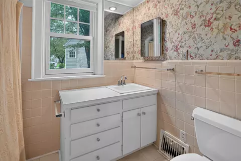 Bath - 428 Pearson Ave, Ames, IA 50014 photo 1 of 2
