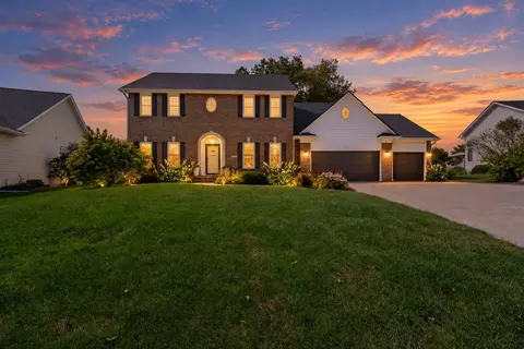 5075 Windsor Cir, Pleasant Hill, IA 50327