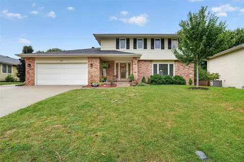 513 51st St, West Des Moines, IA 50265