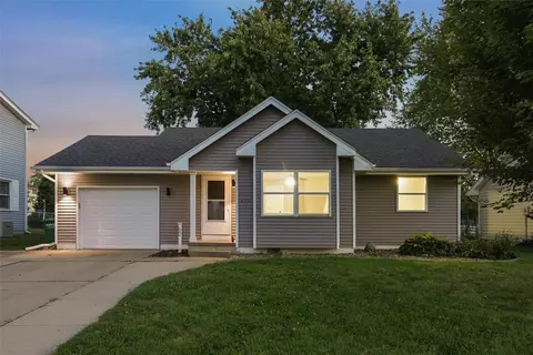 604 3rd St NW, Altoona, IA 50009
