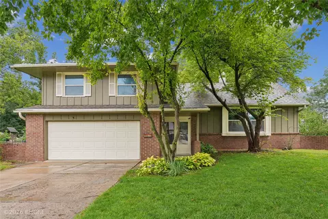 4413 73rd Pl, Urbandale, IA 50322
