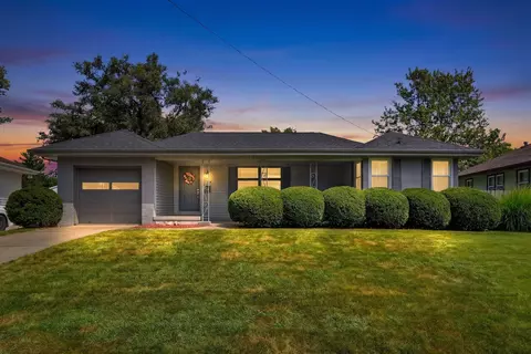 2209 Meadow Ln, West Des Moines, IA 50265