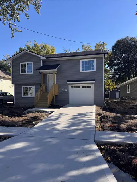 1913 E 22nd St, Des Moines, IA 50317