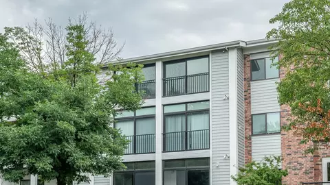 4837 86th St #27, Urbandale, IA 50322