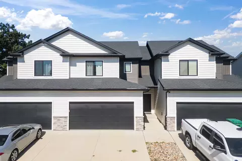 232 Bristlecone Dr, Pleasant Hill, IA 50327
