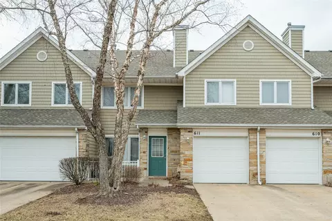 811 Burr Oaks Dr #611, West Des Moines, IA 50266