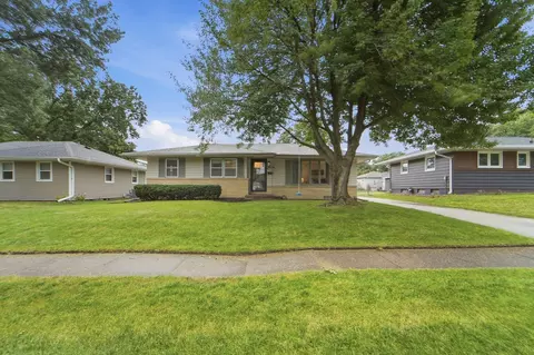 3518 Brinkwood Rd, Des Moines, IA 50310