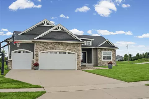 16236 Goldenrod Dr, Urbandale, IA 50323