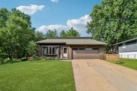 1208 Euclid Ave, Indianola, IA 50125
