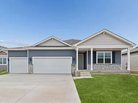 10266 NW 68th Ave, Johnston, IA 50131