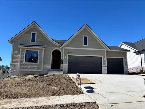 1387 S Lotus Pl, West Des Moines, IA 50266