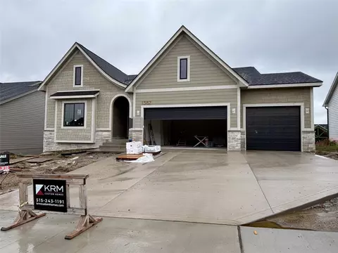 1387 S Lotus Pl, West Des Moines, IA 50266