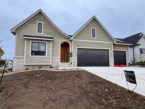 1387 S Lotus Pl, West Des Moines, IA 50266