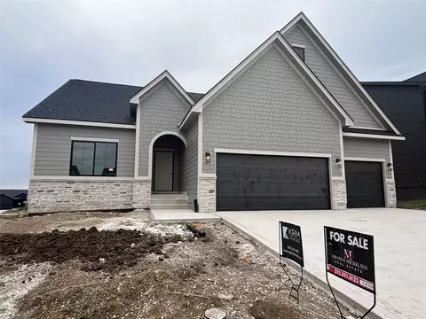 1841 Silver Maple Dr, Norwalk, IA 50211