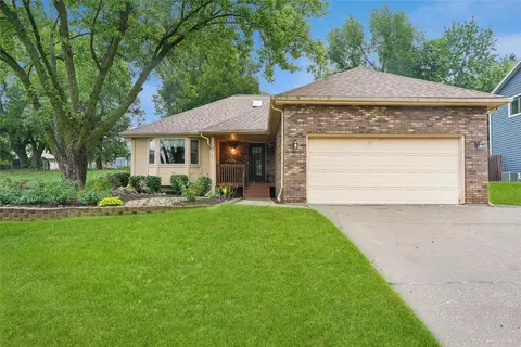 1406 N B St, Indianola, IA 50125