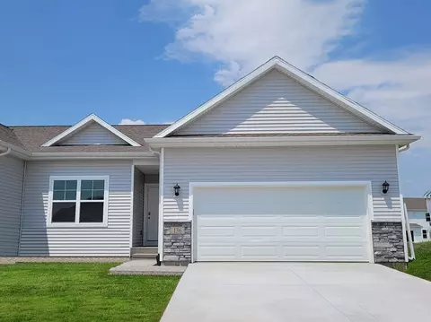 2973 Lake Hill Dr, Des Moines, IA 50320