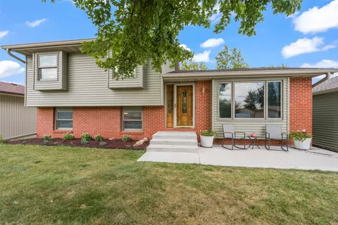 806 Hickory Dr, Huxley, IA 50124