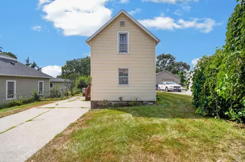3010 3rd St, Des Moines, IA 50313