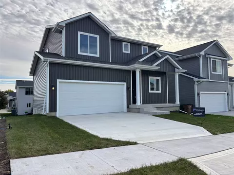 1718 Gordon Ct, Norwalk, IA 50211