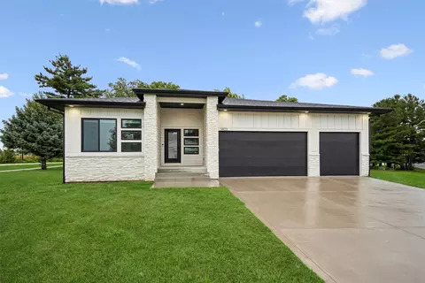 1403 19th St SE, Altoona, IA 50009