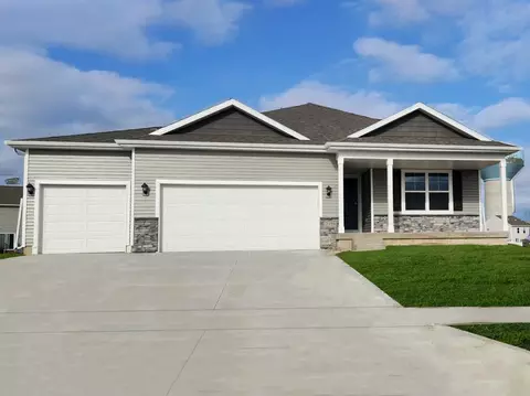 933 33rd St SE, Altoona, IA 50009