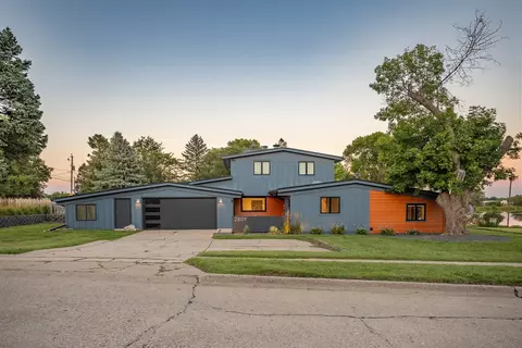 2809 Lakeland Dr, Urbandale, IA 50322