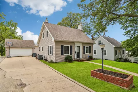 1004 Prairie St, Guthrie Center, IA 50115