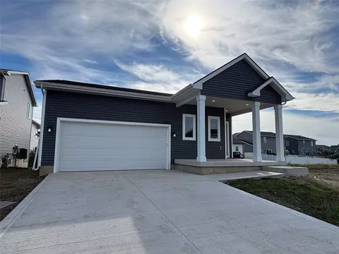 1826 Gordon Ct, Norwalk, IA 50211