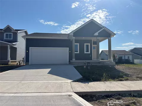 1826 Gordon Ct, Norwalk, IA 50211