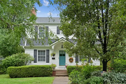 930 37th St, Des Moines, IA 50312