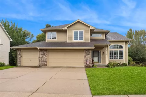 9110 Timberwood Dr, Johnston, IA 50131