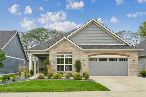 757 S 100th St, West Des Moines, IA 50266