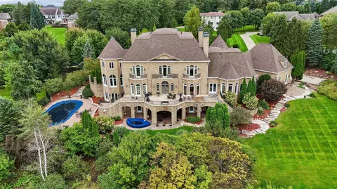 1746 Burr Oaks Dr, West Des Moines, IA 50266