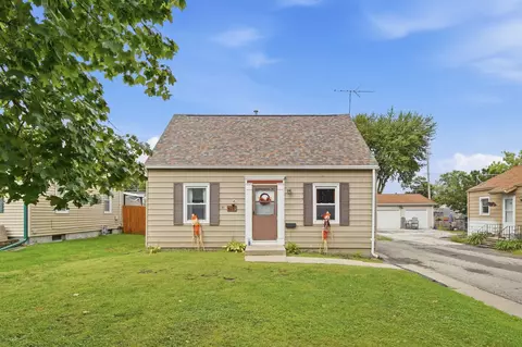 4130 Oxford St, Des Moines, IA 50313