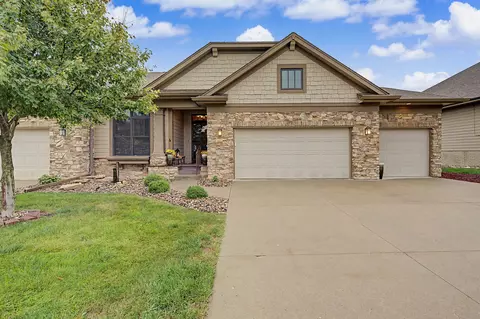 1100 Eagle Creek Blvd SW, Altoona, IA 50009