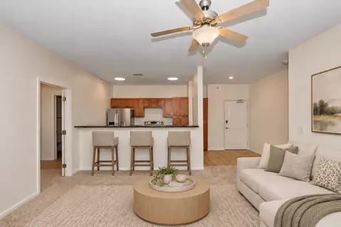 6350 Coachlight Dr #3204, West Des Moines, IA 50266