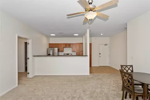 6350 Coachlight Dr #3204, West Des Moines, IA 50266