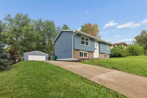 460 S Hickory Blvd, Pleasant Hill, IA 50327