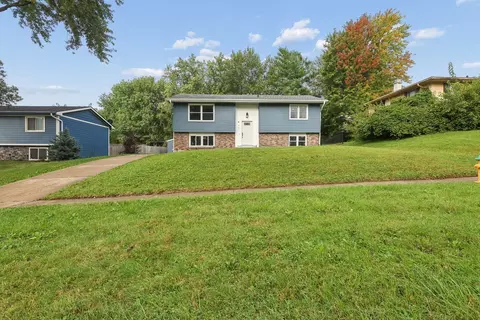 460 S Hickory Blvd, Pleasant Hill, IA 50327