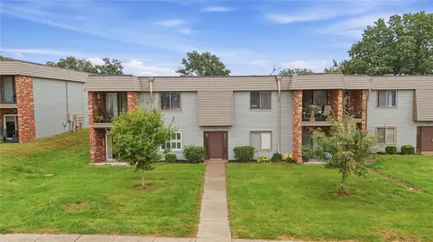4841 Woodland Ave #6, West Des Moines, IA 50266