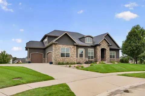 4700 153rd Ct, Urbandale, IA 50323