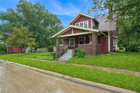 401 E 2nd Ave, Indianola, IA 50125