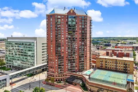 300 Walnut St #706, Des Moines, IA 50309