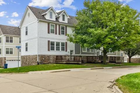 15241 Greenbelt Dr, Urbandale, IA 50323