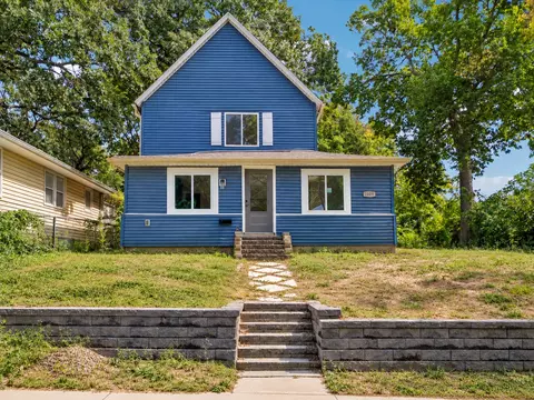 1009 27th St, Des Moines, IA 50311