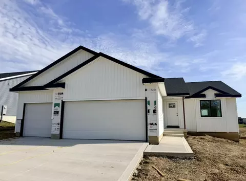 218 S Walnut Dr, Norwalk, IA 50211