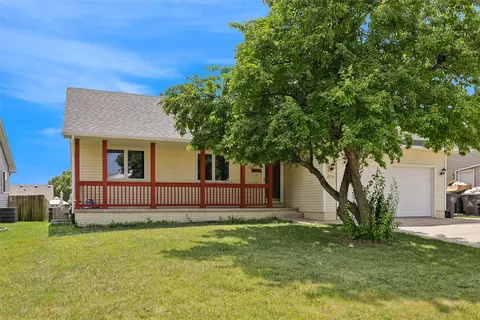 2716 River Ridge Rd, Des Moines, IA 50320