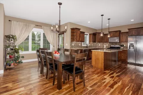 1406 S Sugar Creek Ct, West Des Moines, IA 50266