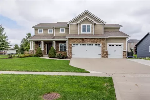 1406 S Sugar Creek Ct, West Des Moines, IA 50266