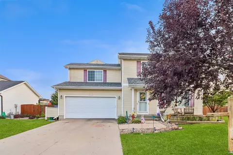 518 27th St SE, Altoona, IA 50009